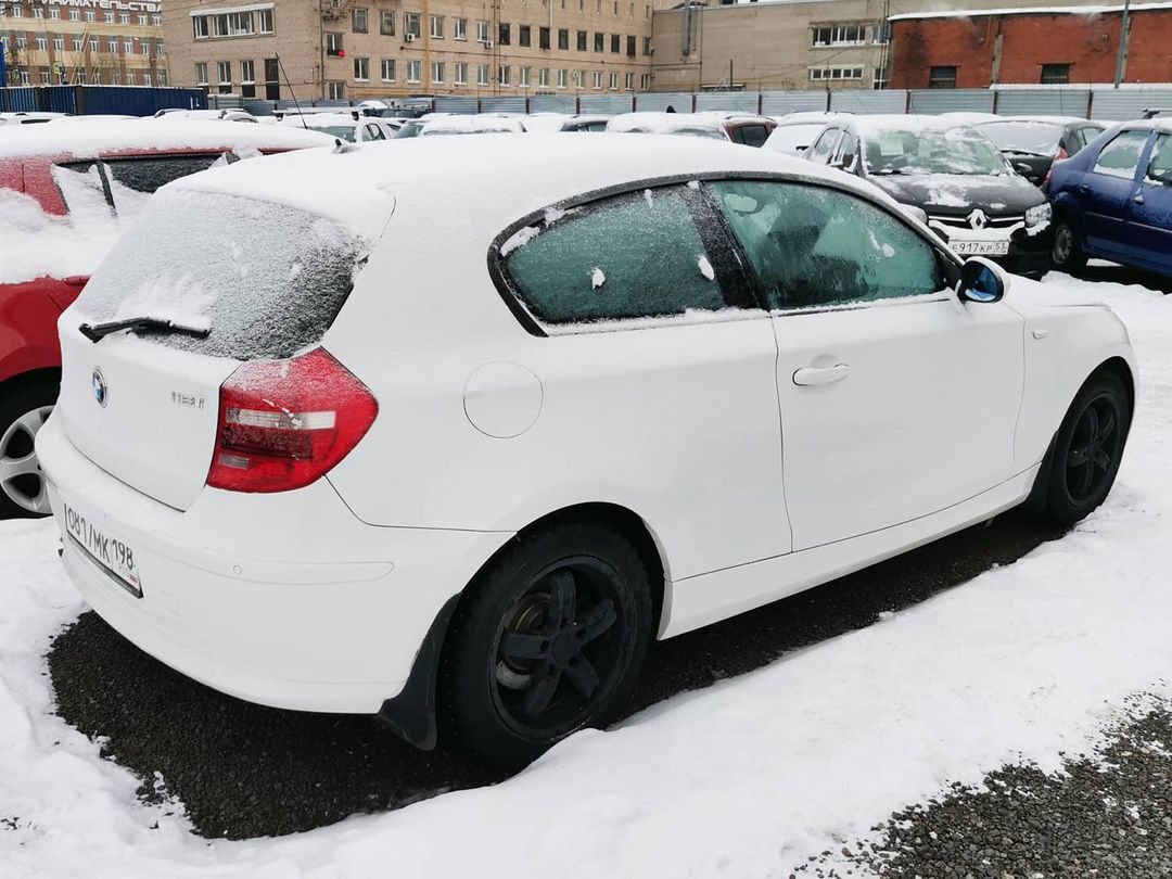 Осмотр BMW 1 2008 года или 50 оттенков белого.